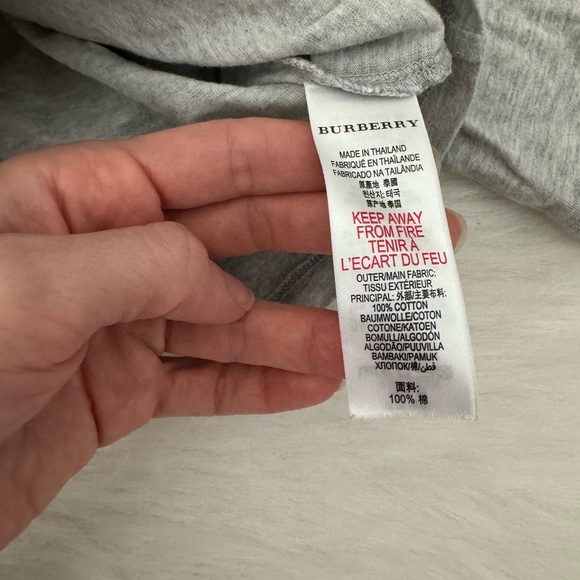 Burberry Baby Long Sleeve T-shirt With London ‘Big Ben’ Print 18M - Picture 7 of 8